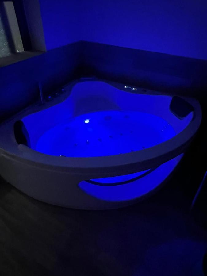 لاس بالماس دي غران كاناريا Maspalomas Jacuzzi Bungalow المظهر الخارجي الصورة